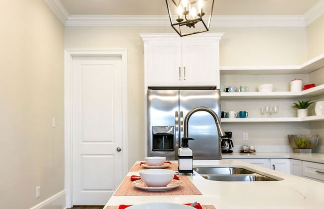 Hosteeva 3BR Steps to St. Charles Ave - Photo 8