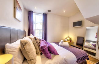 Photo 2 - Quiet Mews Street Apartment in the Heart of Edinburgh