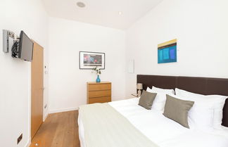 Photo 3 - JOIVY Quiet Mews Street Apartment in the Heart of Edinburgh