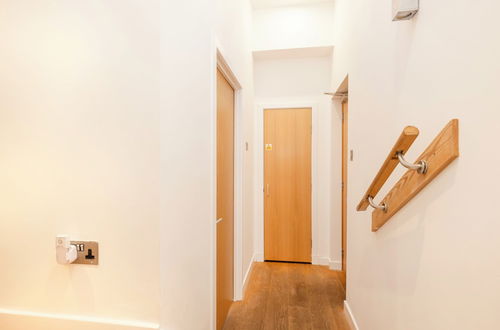 Photo 6 - JOIVY Quiet Mews Street Apartment in the Heart of Edinburgh