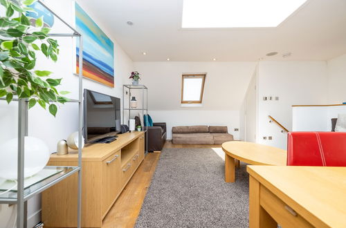 Photo 14 - Quiet Mews Street Apartment in the Heart of Edinburgh