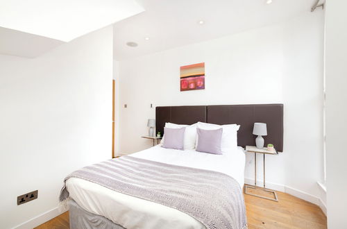 Photo 12 - JOIVY Quiet Mews Street Apartment in the Heart of Edinburgh