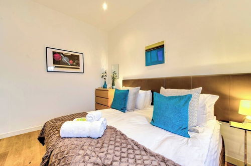 Foto 4 - JOIVY Quiet Mews Street Apartment in the Heart of Edinburgh