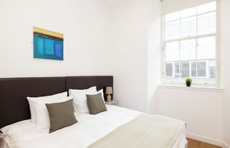 Photo 2 - JOIVY Quiet Mews Street Apartment in the Heart of Edinburgh