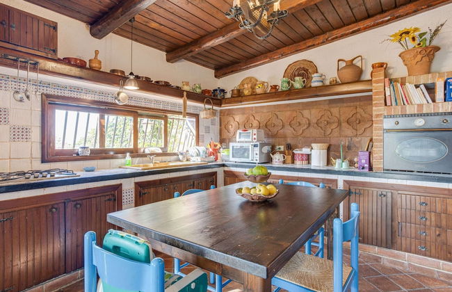 Belvilla by OYO Charming Villa With Roof Terrace - Foto 12