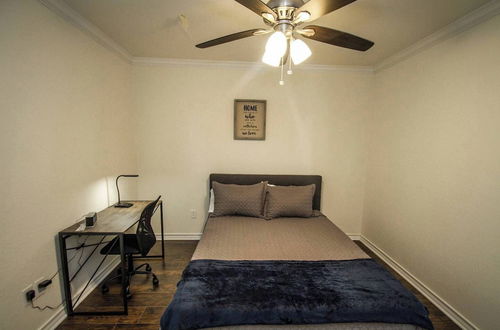 Photo 9 - Cozy Remodeled 2br/2ba Near Downtown Sleeps 8