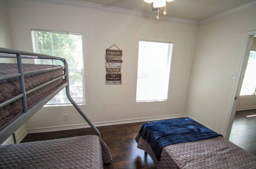 Photo 6 - Cozy Remodeled 2br/2ba Near Downtown Sleeps 8