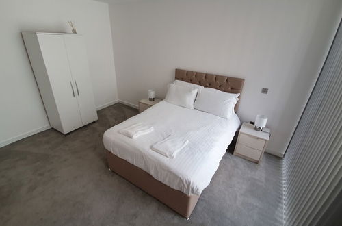 Photo 3 - Luxury London. O2 Greenwich sleeps 8-10