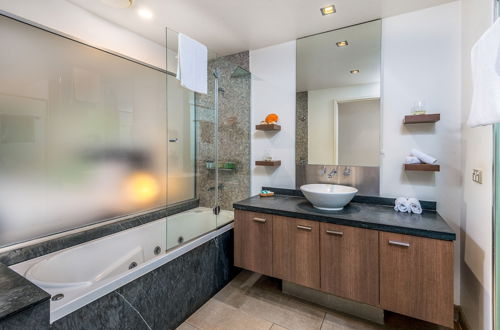 Foto 16 - Luxury Apartment at Sea Temple Palm Cove 2 Bed 2 Bath