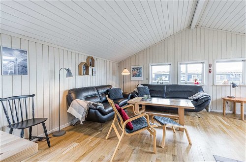 Photo 11 - 8 Person Holiday Home in Hvide Sande