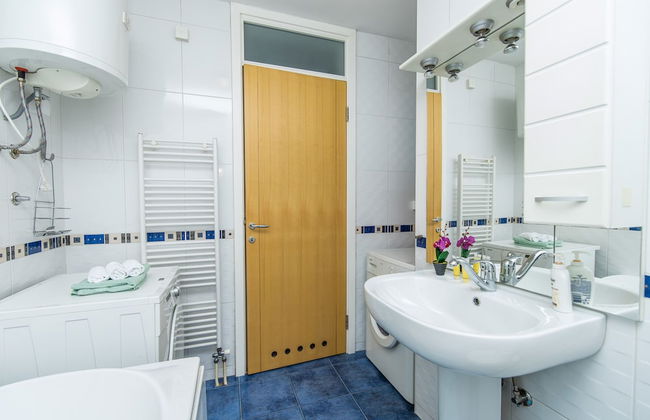 Modern 2bdr Apartment in the Center- Free Parking - Foto 11