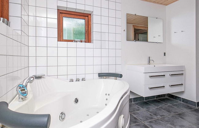 8 Person Holiday Home in Skals - Foto 6