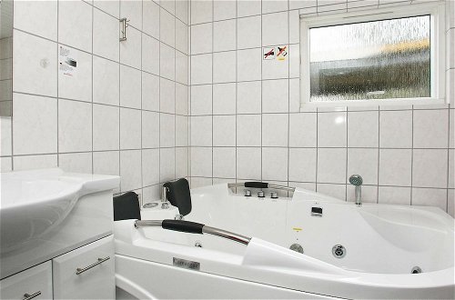 Foto 15 - Quaint Holiday Home in Farsø With Indoor Whirlpool