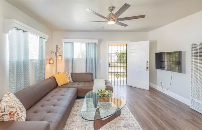 Stylish & Charming 15min to Downtown LA - Photo 31