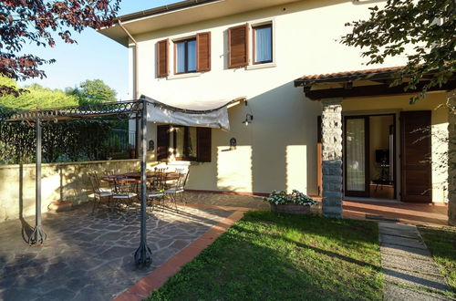 Photo 1 - Villa in Lonnano With Pool