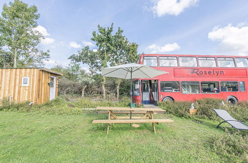 Foto 60 - Double Decker Bus on an Alpaca Farm Sleeps 8