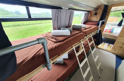 Foto 4 - Double Decker Bus on an Alpaca Farm Sleeps 8