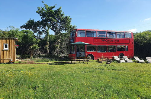 Foto 62 - Double Decker Bus on an Alpaca Farm Sleeps 8