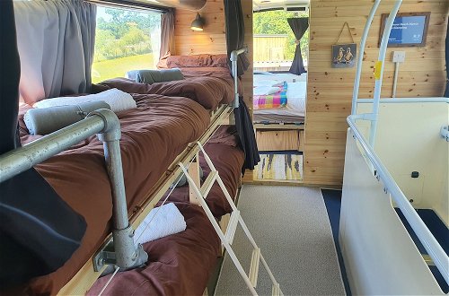 Foto 18 - Double Decker Bus on an Alpaca Farm Sleeps 8