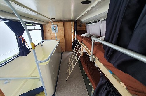 Foto 3 - Double Decker Bus on an Alpaca Farm Sleeps 8