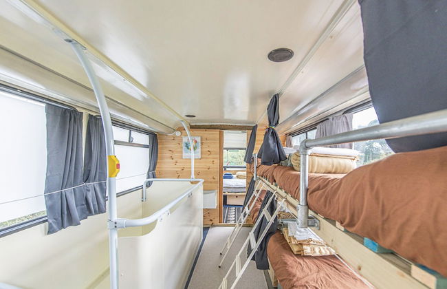 Double Decker Bus on an Alpaca Farm Sleeps 8 - Foto 27