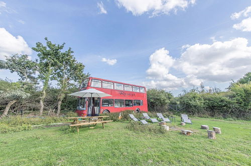 Foto 58 - Double Decker Bus on an Alpaca Farm Sleeps 8