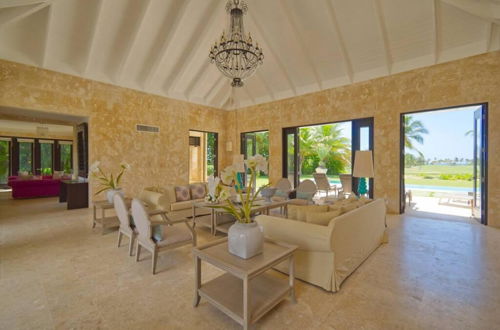 Foto 3 - Dramatic Luxury Villa With Golf and Ocean View Walking Distance From the Beach