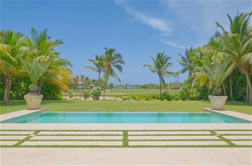 Foto 34 - Dramatic Luxury Villa With Golf and Ocean View Walking Distance From the Beach