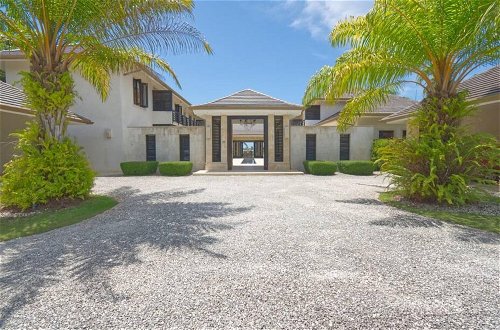 Photo 16 - Dramatic Luxury Villa With Golf and Ocean View Walking Distance From the Beach