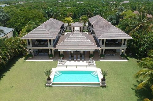 Photo 14 - Dramatic Luxury Villa With Golf and Ocean View Walking Distance From the Beach