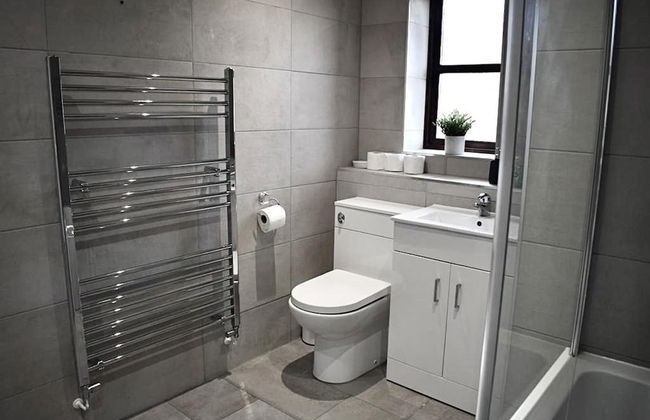 Immaculate 3-bedroom House in Milton Keynes - Photo 25