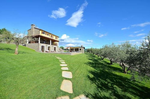 Photo 16 - Lovely 5-bed Villa in Buzet