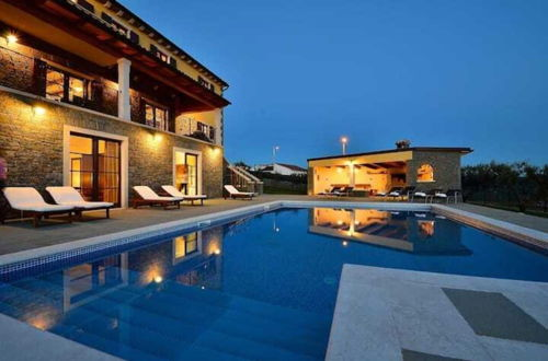 Foto 12 - Lovely 5-bed Villa in Buzet