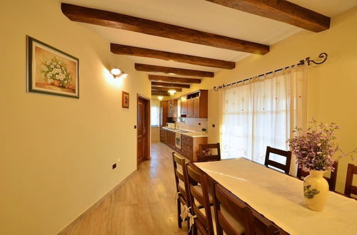 Photo 15 - Lovely 5-bed Villa in Buzet