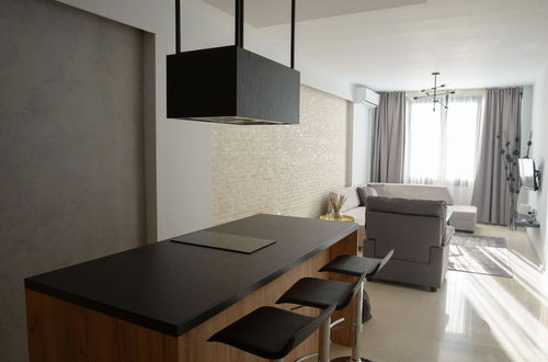 Photo 11 - halu! Modern City Center Apartment