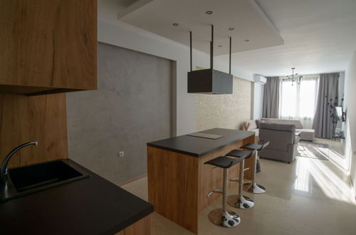 Photo 12 - halu! Modern City Center Apartment