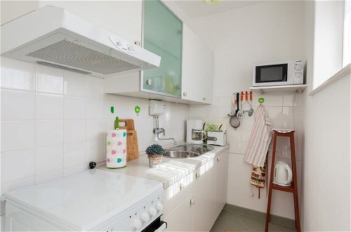 Photo 6 - Cosy Apartment in Malinska With Barbecue