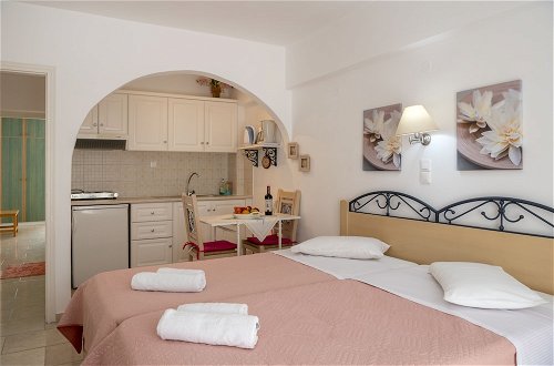 Photo 35 - Leonardos Apartments