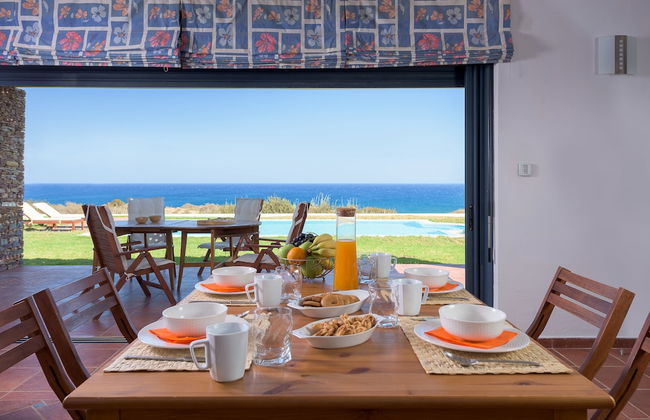 Cristelia Luxury Sea Front & Pool Villa - Foto 7