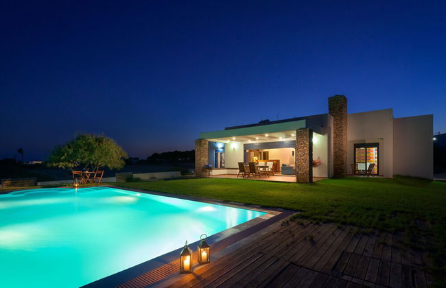 Cristelia Luxury Sea Front & Pool Villa - Foto 16