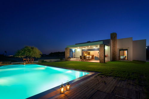 Foto 16 - Cristelia Luxury Sea Front & Pool Villa