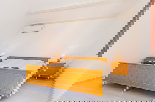 Photo 2 - Boutique Villa With Pool in Peresiji