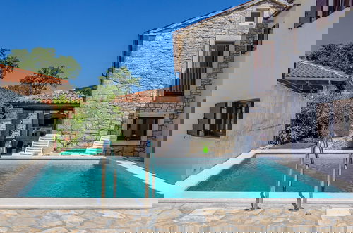 Photo 13 - Boutique Villa With Pool in Peresiji