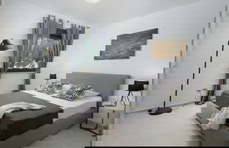 Foto 2 - Luxury Apartment With Hot Tub and Sea View, Near the Beach and Close to Pula