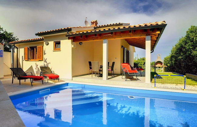 Detached Modern Villa With Pool and Fenced Yard Near the Sea - Foto 23