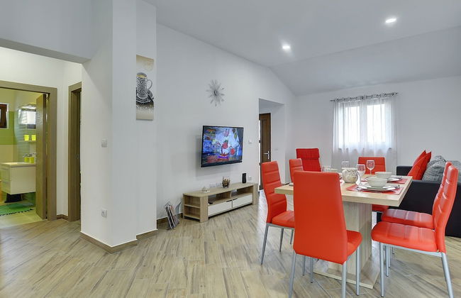 Detached Modern Villa With Pool and Fenced Yard Near the Sea - Foto 18