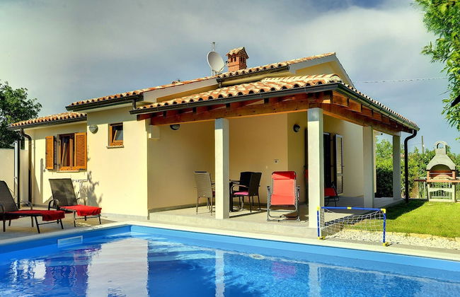 Detached Modern Villa With Pool and Fenced Yard Near the Sea - Foto 12