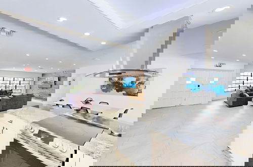 Foto 2 - Villa Shapira 6BR Designer Home w Pool