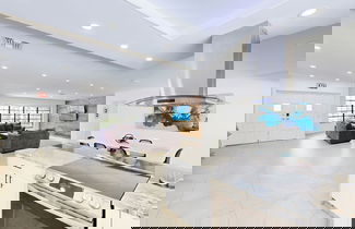 Foto 2 - Villa Shapira 6BR Designer Home w Pool