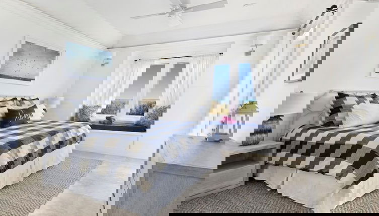 Foto 1 - Coastal Retreat: Newly Remodeled Beach House With Pool